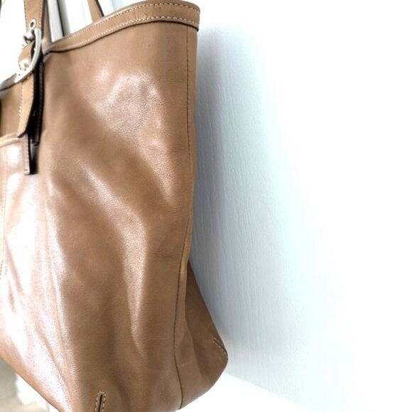 Flawed-Vintage Coach Hampton Leather Bag - Picture 7 of 14